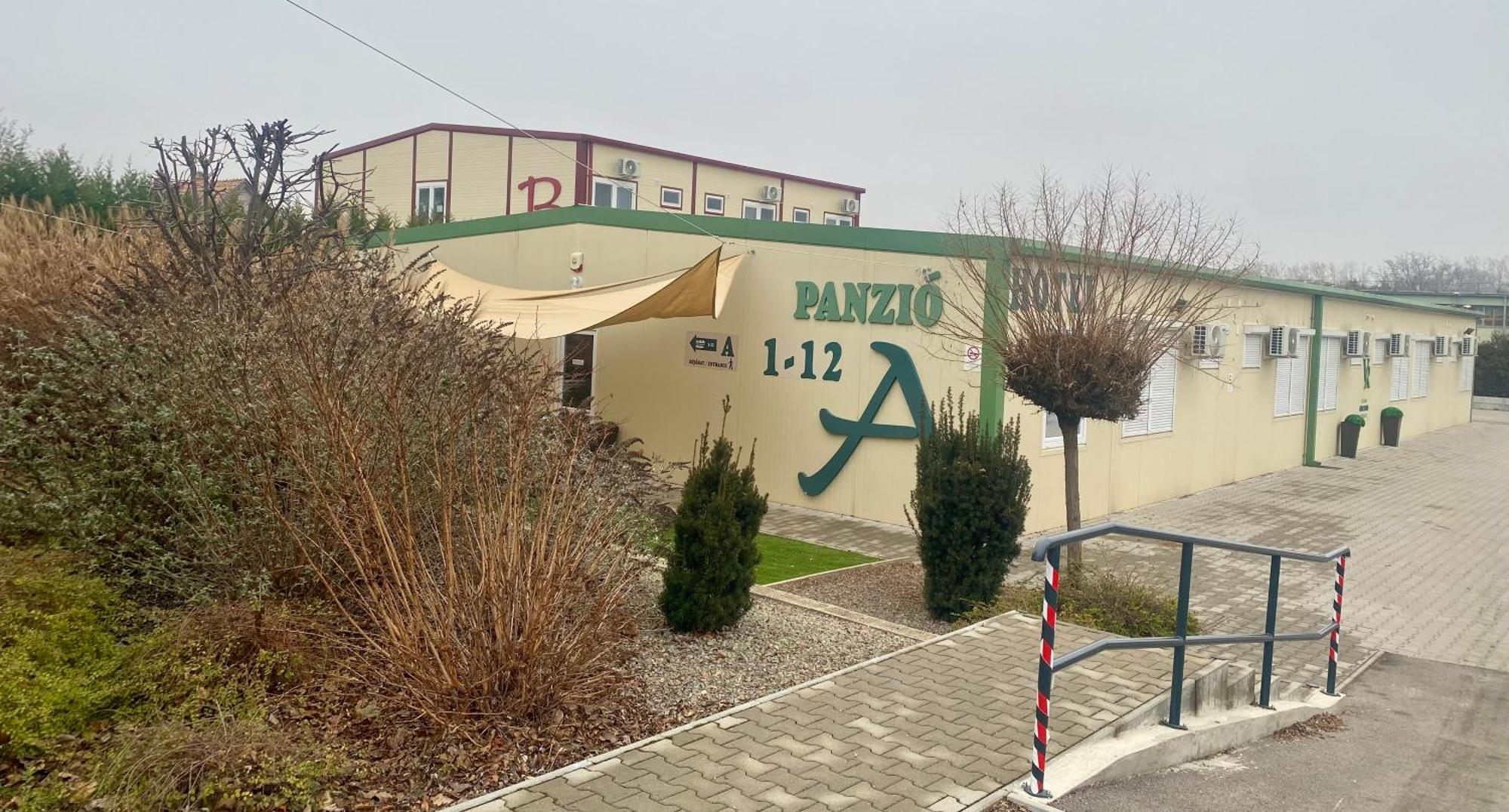 مبيت وإفطار Vecsesi Rendezvenykoezpont Es Panzio المظهر الخارجي الصورة